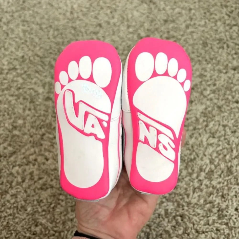Size 4 / Baby Girl Vans Crib Shoes